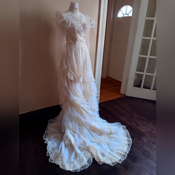 1970s Victorian Vintage Tiered Lace Wedding Dress Edwardian Prarie Gothic Gown - Picture 3 of 16